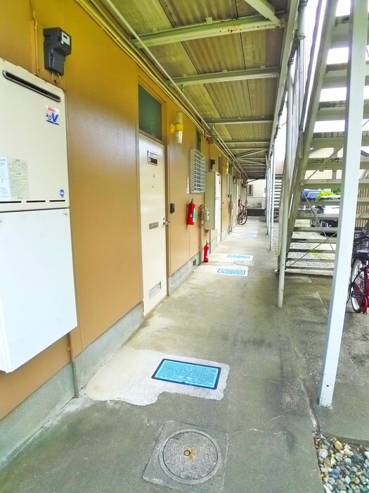 物件外観写真3　(エントランス部分)