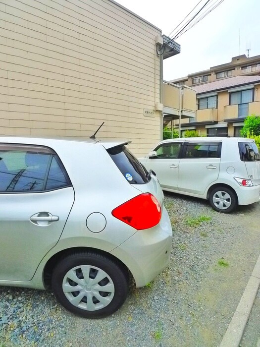 物件外観写真4　(駐車場)