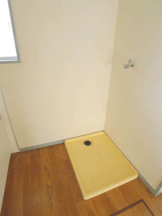 物件内観写真15　(洗濯機置場)