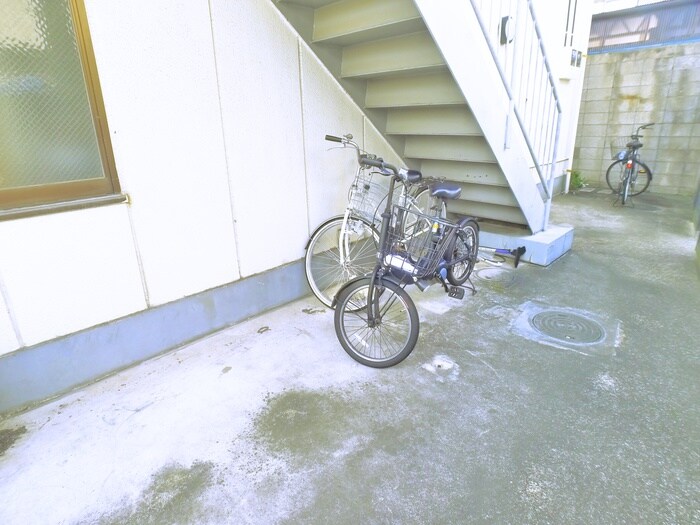 物件外観写真3　(駐輪場)