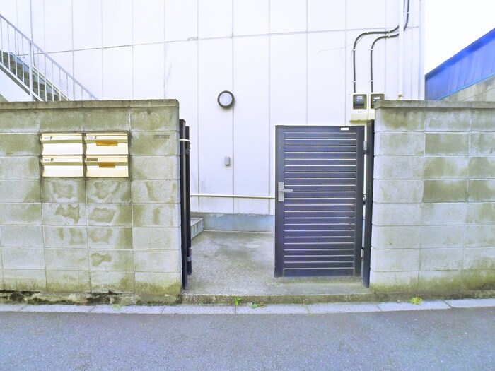 物件外観写真4　(エントランス部分)