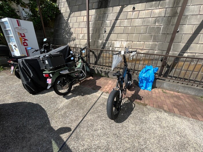 物件外観写真3　(駐輪場)