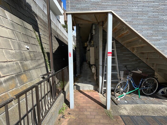 物件外観写真6　(エントランス部分)