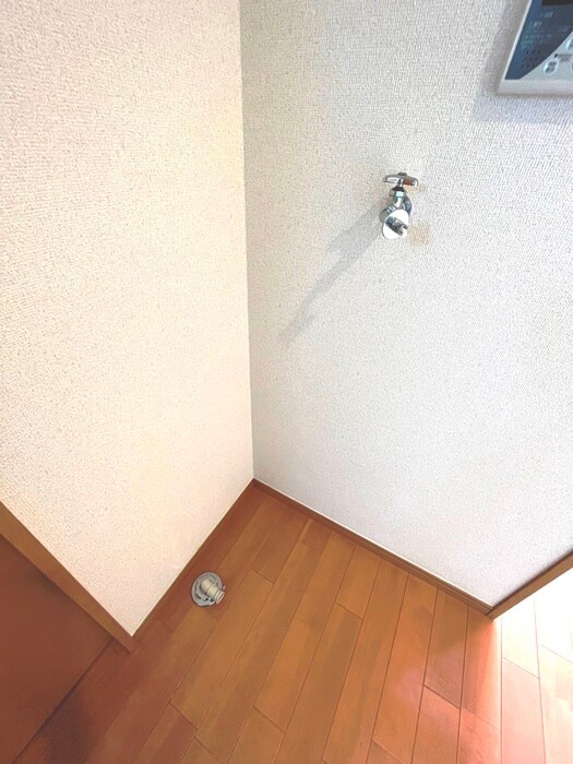 物件内観写真15　(洗濯機置場)