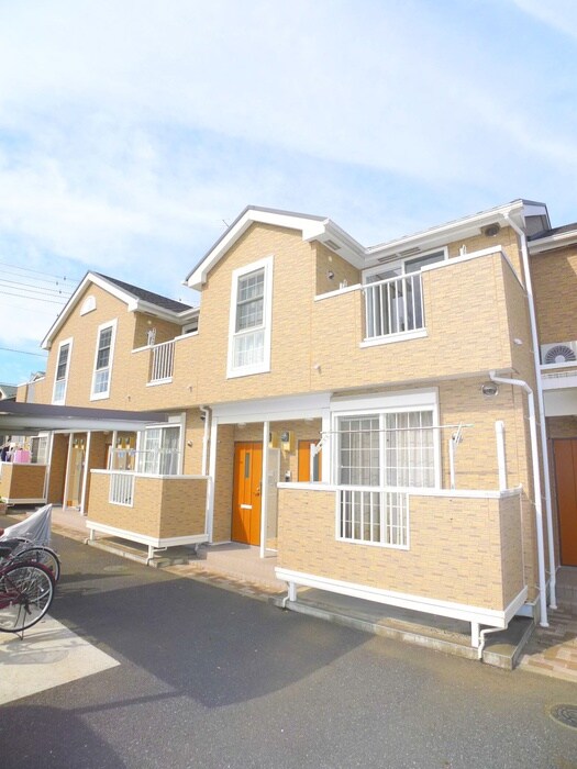 物件外観写真2　(エントランス部分)