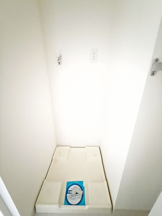 物件内観写真12　(洗濯機置場)