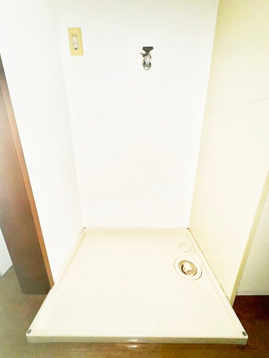 物件内観写真13　(洗濯機置場)