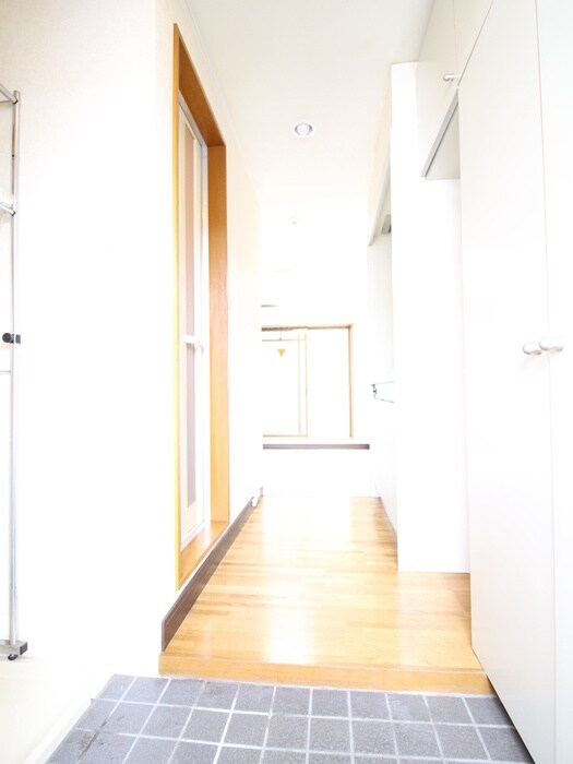 物件内観写真10　(玄関)