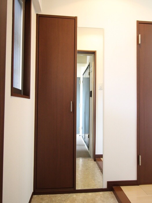 物件内観写真11　(玄関)