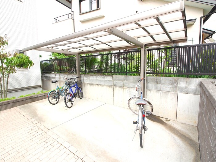 物件外観写真3　(駐輪場)
