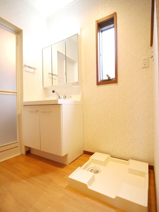 物件内観写真14　(洗濯機置場)