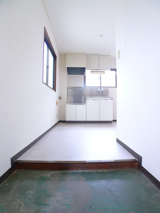 物件内観写真16　(玄関)