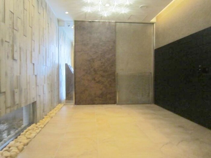 物件外観写真5　(エントランス部分)