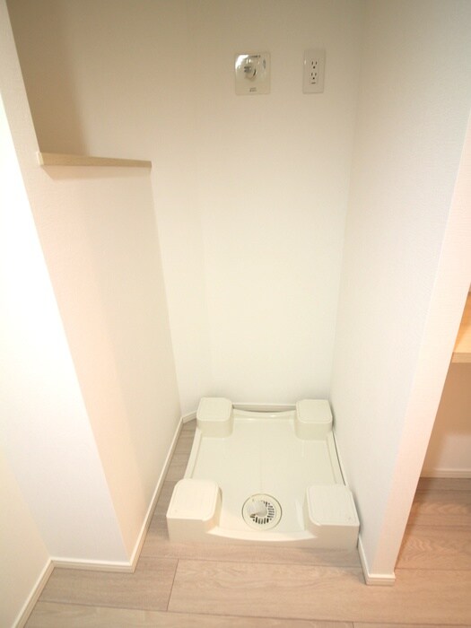 物件内観写真15　(洗濯機置場)