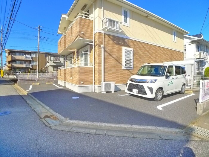 物件外観写真2　(駐車場)