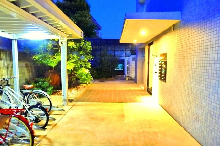 物件外観写真3　(駐輪場)