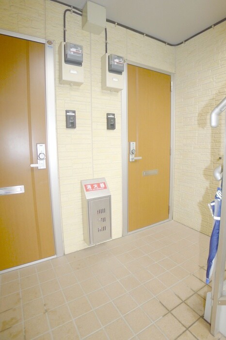 物件外観写真4　(エントランス部分)