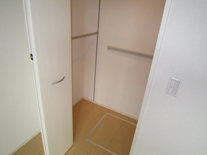 物件内観写真10　(収納)