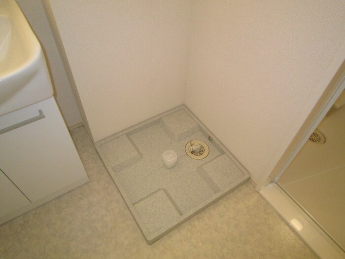 物件内観写真16　(洗濯機置場)