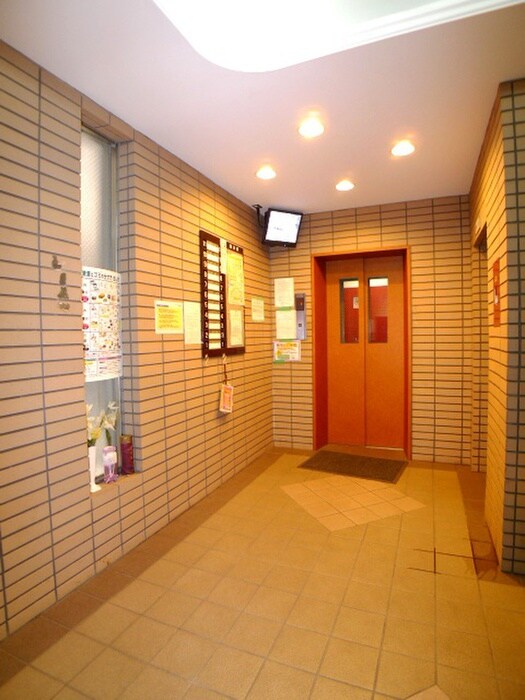 物件外観写真4　(エントランス部分)