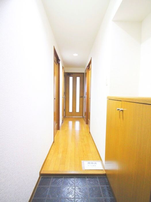 物件内観写真10　(玄関)