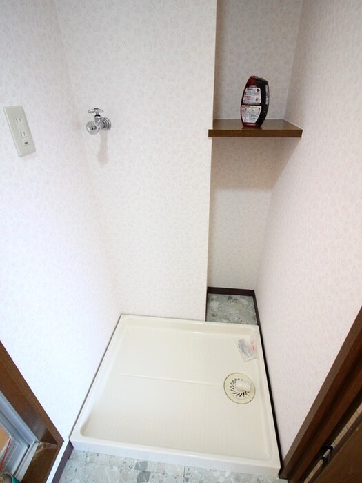 物件内観写真15　(洗濯機置場)