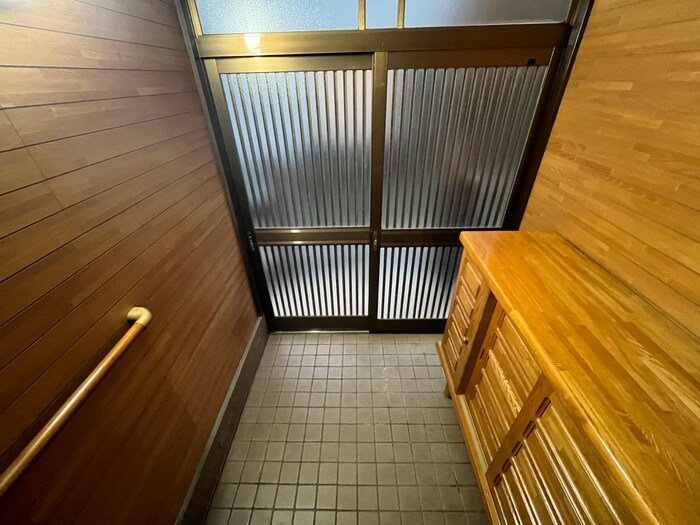 物件内観写真9　(玄関)