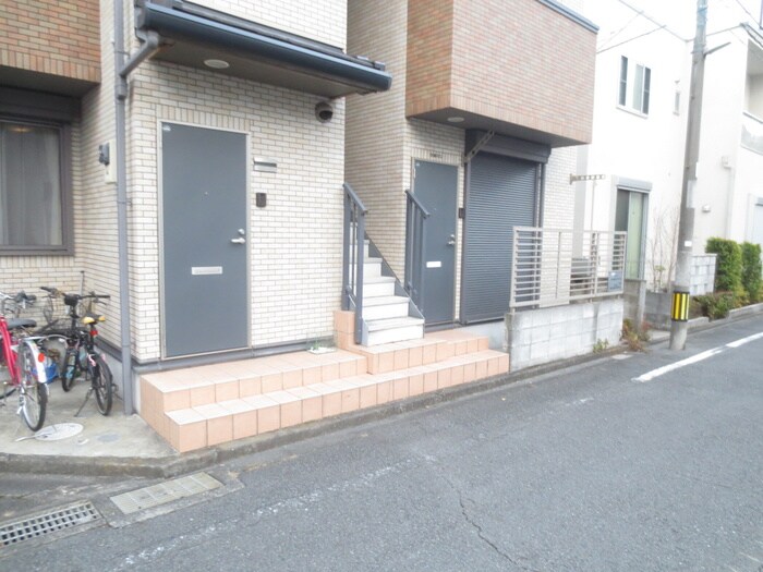 物件外観写真4　(エントランス部分)
