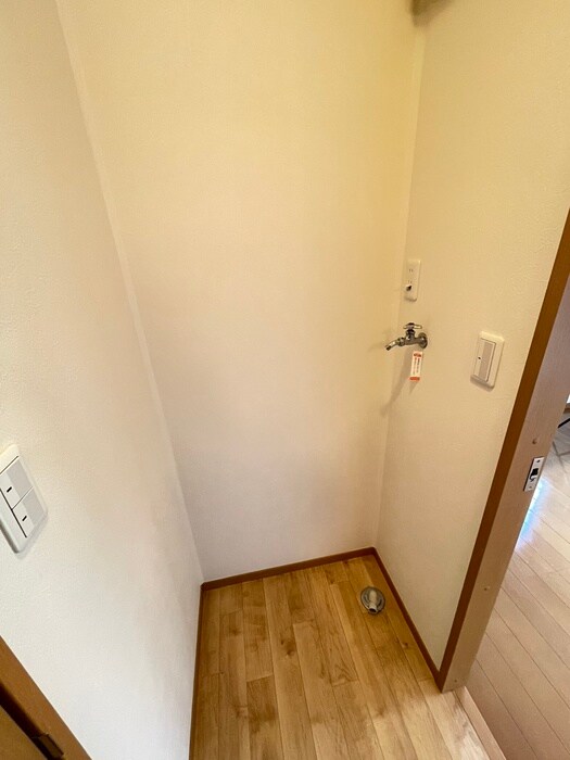 物件内観写真18　(洗濯機置場)