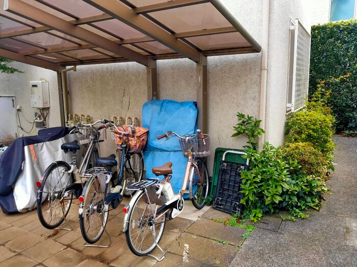 物件外観写真4　(駐輪場)