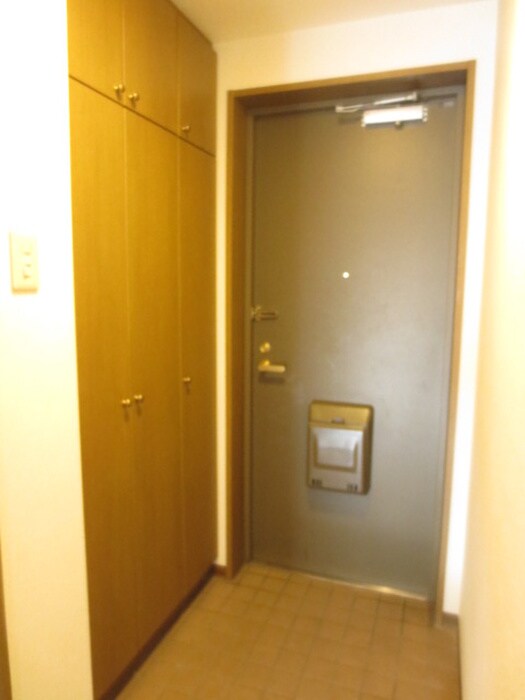 物件内観写真12　(玄関)