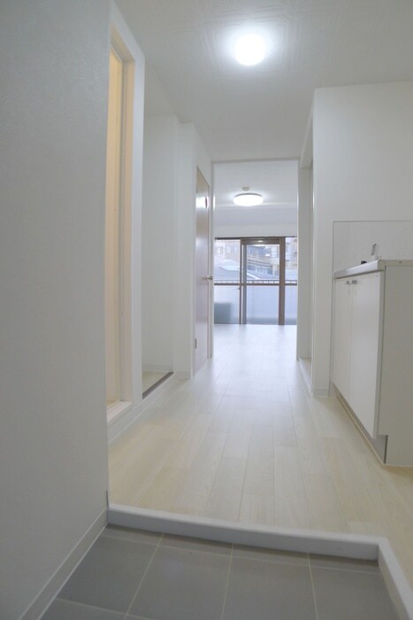 物件内観写真16　(玄関)