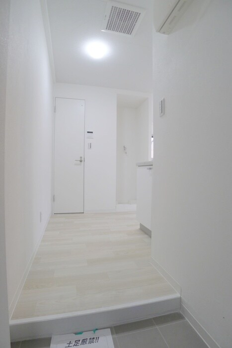 物件内観写真16　(玄関)