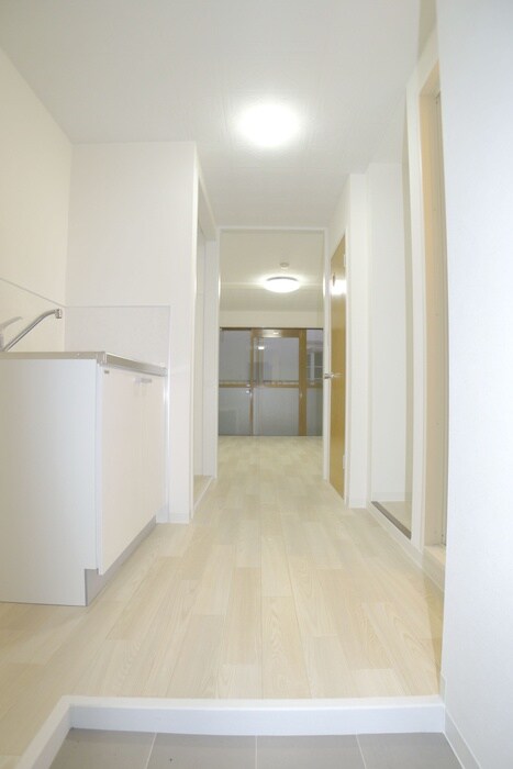 物件内観写真16　(玄関)