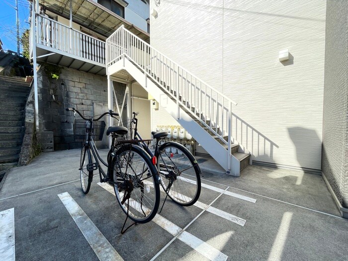 物件外観写真2　(駐輪場)