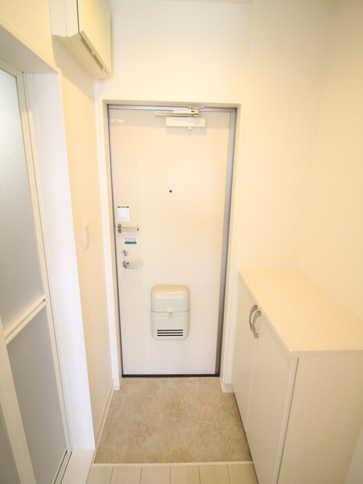 物件内観写真16　(玄関)