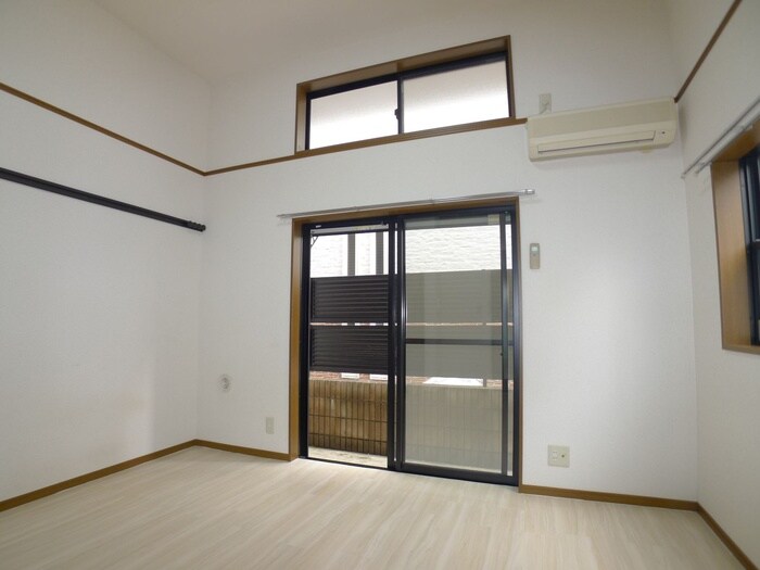 物件内観写真7　(室内からの展望)