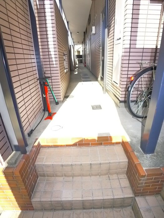 物件外観写真5　(エントランス部分)