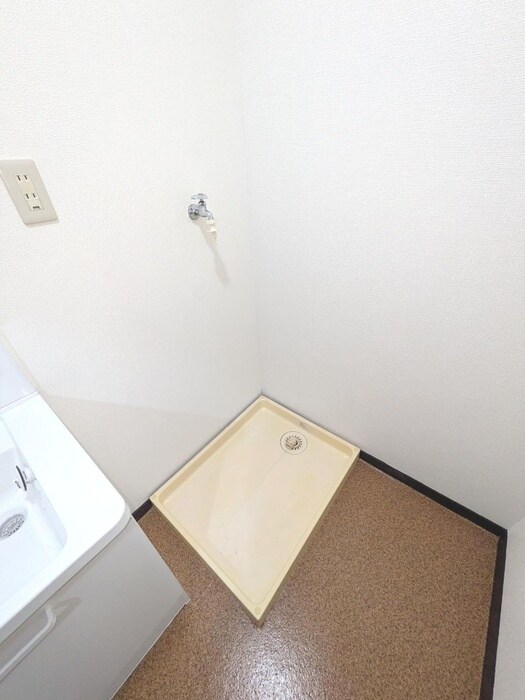 物件内観写真15　(洗濯機置場)