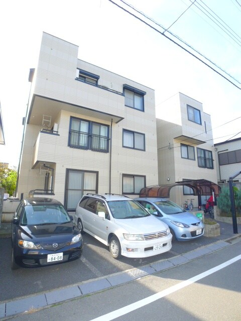 物件外観写真2　(駐車場)