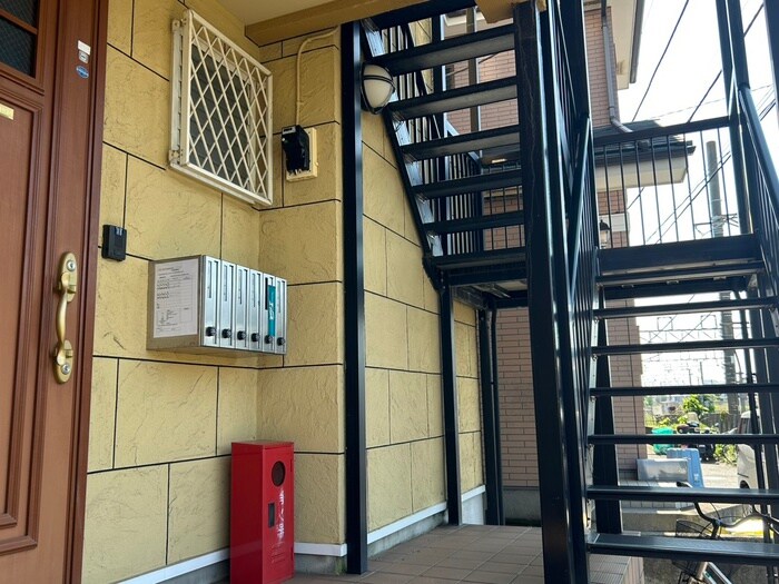 物件外観写真4　(エントランス部分)