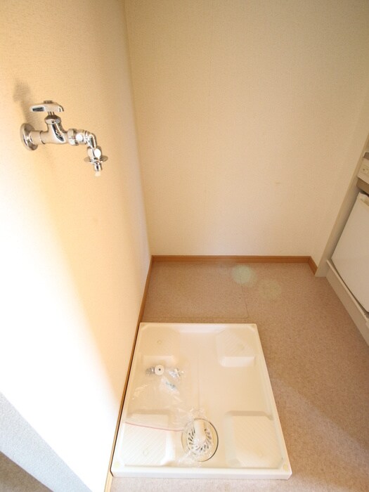 物件内観写真14　(洗濯機置場)