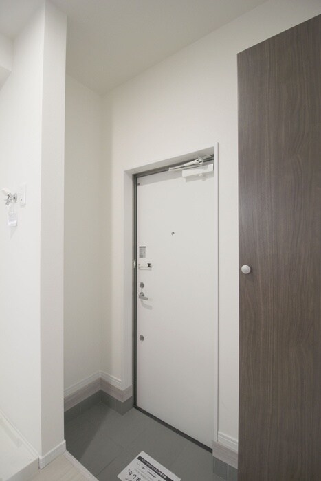 物件内観写真7　(玄関)