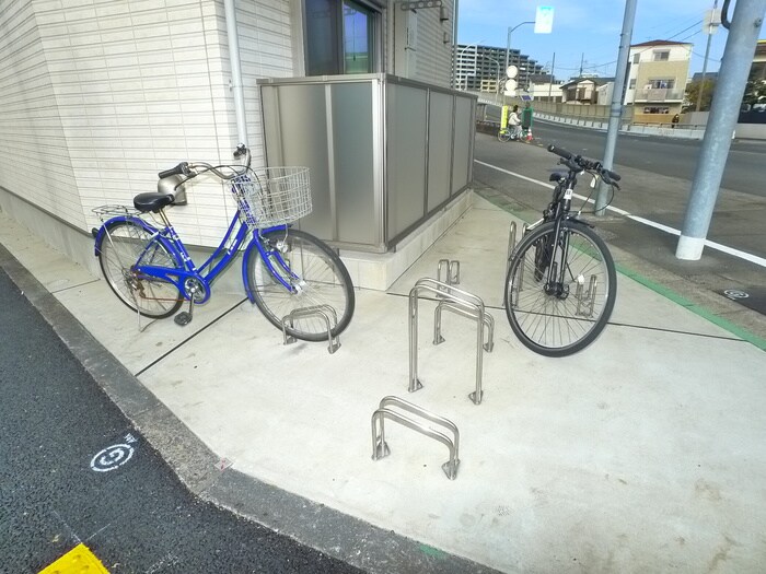 物件外観写真4　(駐輪場)