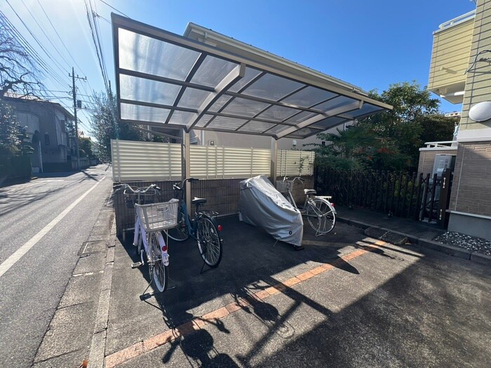 物件外観写真6　(駐輪場)