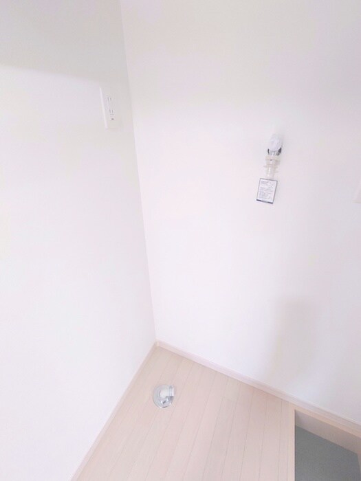 物件内観写真14　(洗濯機置場)