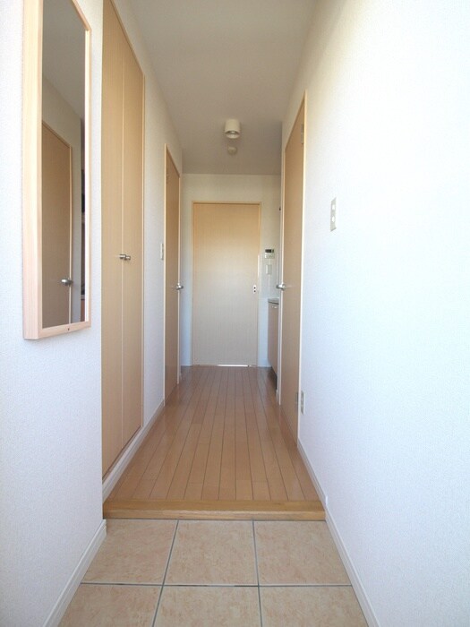 物件内観写真6　(玄関)