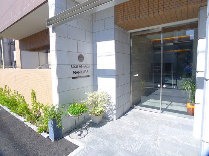 物件外観写真3　(エントランス部分)