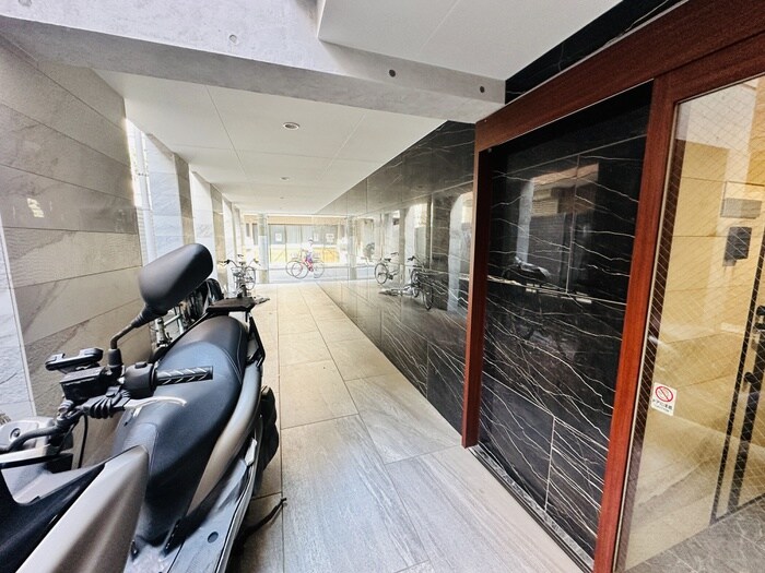 物件外観写真3　(駐輪場)