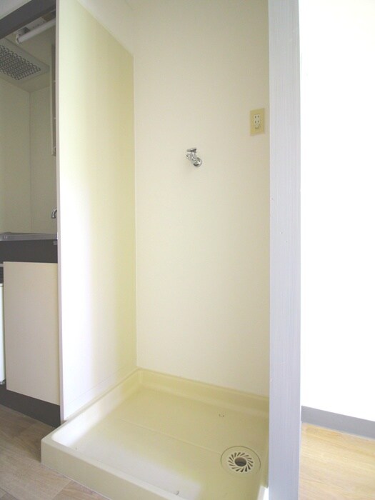 物件内観写真11　(洗濯機置場)